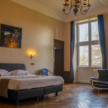 Domaine Du Chateau De La Neuville Hotel