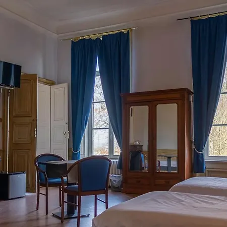 Domaine Du Chateau De La Neuville Otel