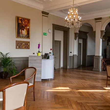 Domaine Du Chateau De La Neuville Otel 3*