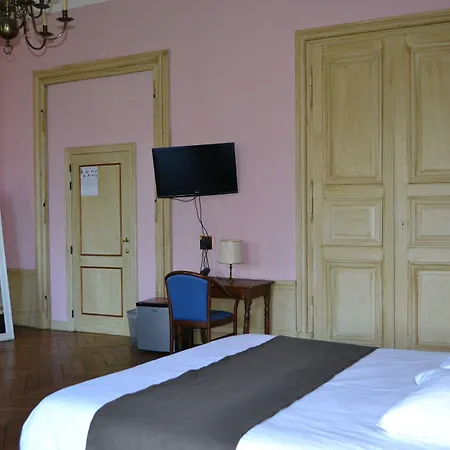 Domaine Du Chateau De La Neuville 3*