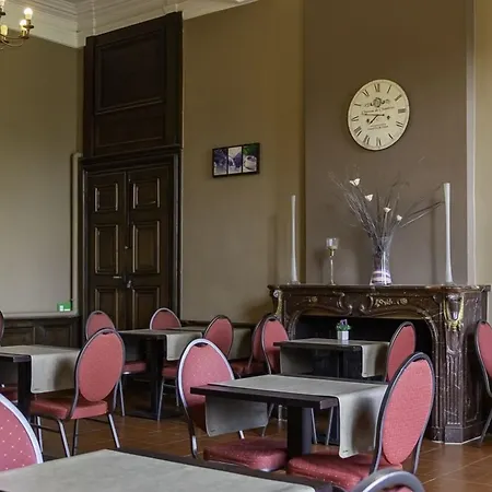 Otel Domaine Du Chateau De La Neuville