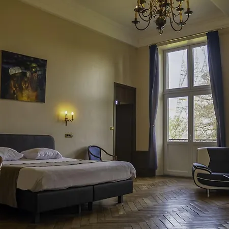 Domaine Du Chateau De La Neuville Otel 3*