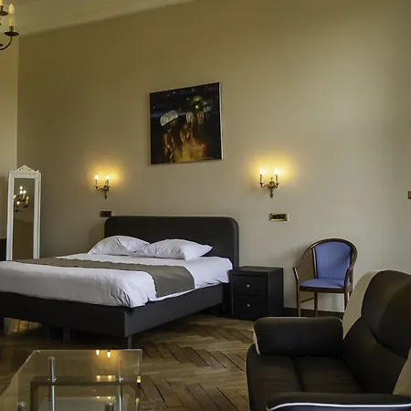 Otel Domaine Du Chateau De La Neuville