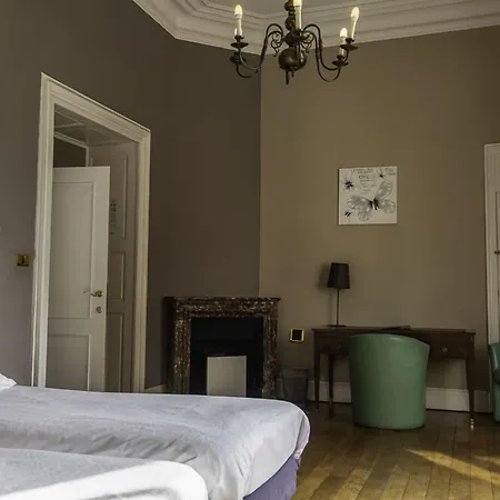 Domaine Du Chateau De La Neuville Hotel