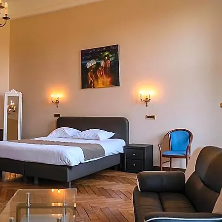 Hotel Domaine Du Chateau De La Neuville 3*