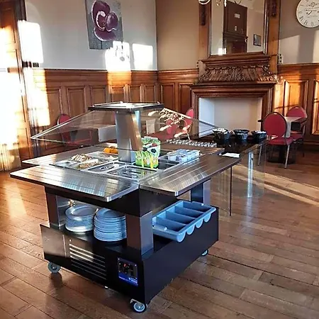 Domaine Du Chateau De La Neuville Hotel