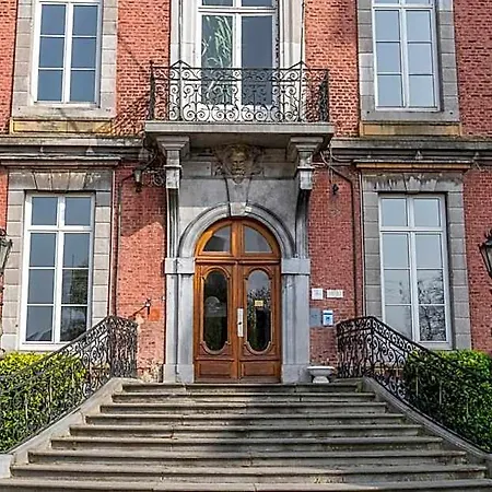 Domaine Du Chateau De La Neuville 3*