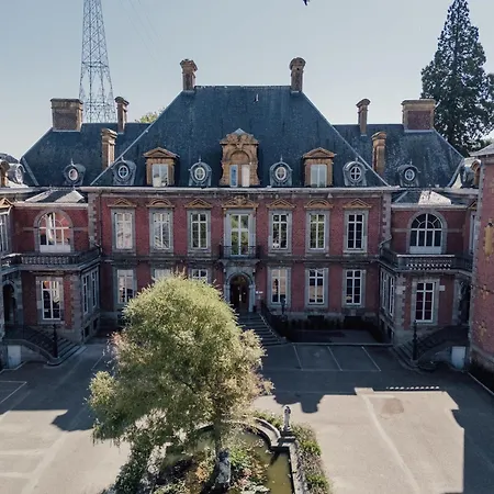 호텔 Domaine Du Chateau De La Neuville 3*