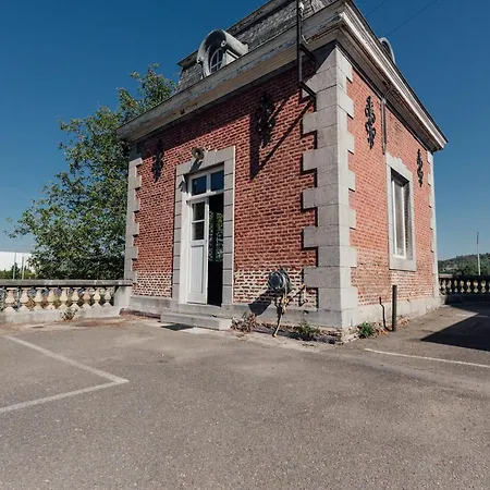 Domaine Du Chateau De La Neuville 3*
