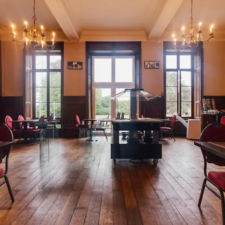 Domaine Du Chateau De La Neuville 호텔 3*