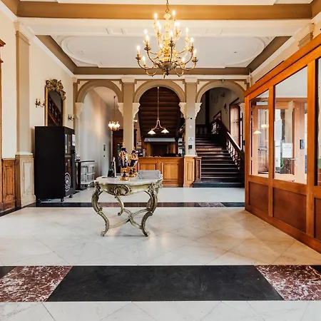 호텔 Domaine Du Chateau De La Neuville 3*